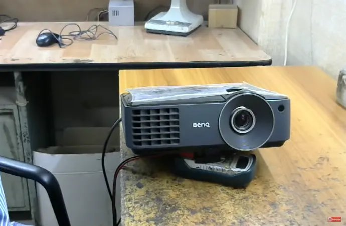 Projector turns off unexpectedly 