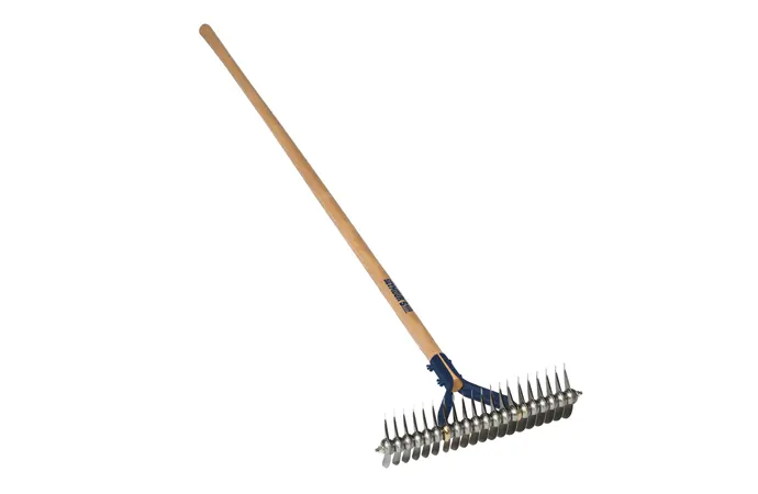 A thatch rake has two kinds of tines: a curved one for cultivating soil and a straight one for removing dead grass and pushing leaves.
